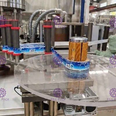 Obrotowa etykieciarka do butelek OPP Etykieciarka do gorących klejów Wyposażenie maszyn Aplikator etykiet do fabryki wody z plastikowych butelek dostawca