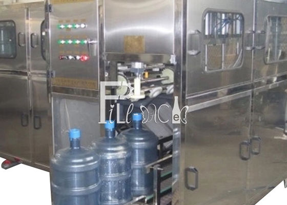 Napędzany elektrycznie w pełni automatyczny 450BPH Butelka 20L 5 galonów Maszyna do napełniania butelek do wody mineralnej dostawca